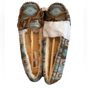 NEW!  Minnetonka Baja Cally slippers in turquoise and brown. Super cute!
